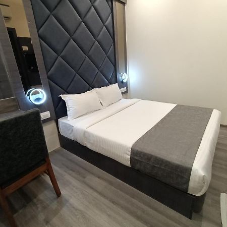 Hotel Classio Andheri - Near Dn Nagar Metro Station Bombaj Zewnętrze zdjęcie
