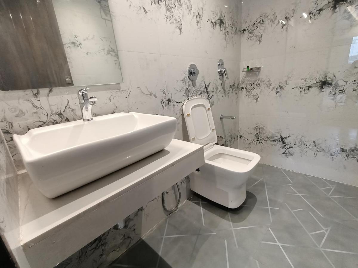 Hotel Classio Andheri - Near Dn Nagar Metro Station Bombaj Zewnętrze zdjęcie