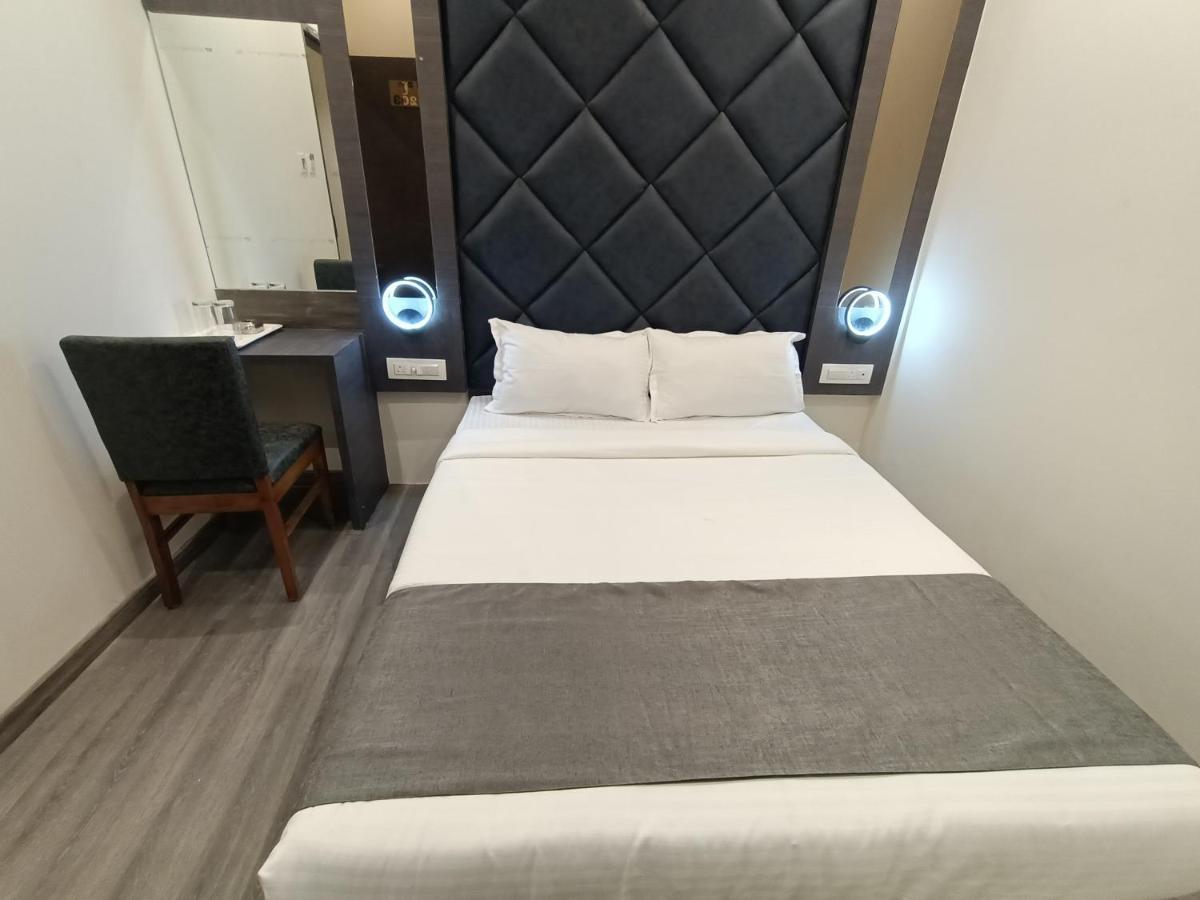 Hotel Classio Andheri - Near Dn Nagar Metro Station Bombaj Zewnętrze zdjęcie