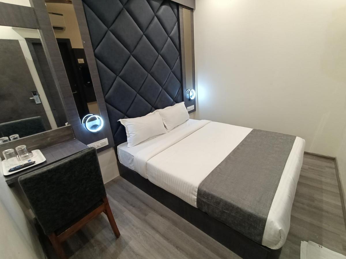 Hotel Classio Andheri - Near Dn Nagar Metro Station Bombaj Zewnętrze zdjęcie