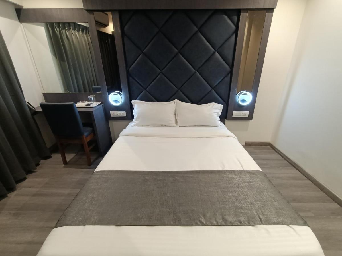 Hotel Classio Andheri - Near Dn Nagar Metro Station Bombaj Zewnętrze zdjęcie