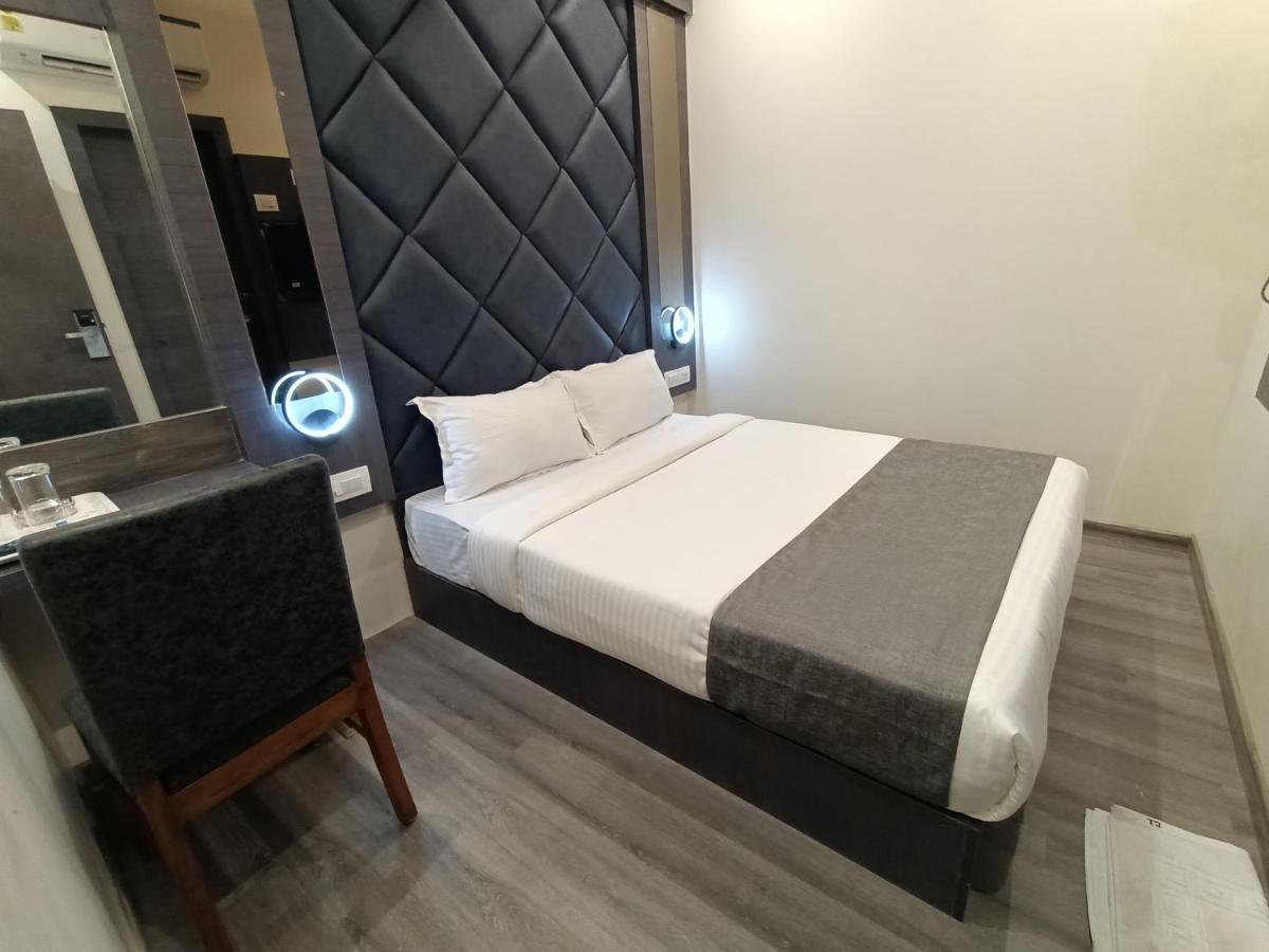Hotel Classio Andheri - Near Dn Nagar Metro Station Bombaj Zewnętrze zdjęcie