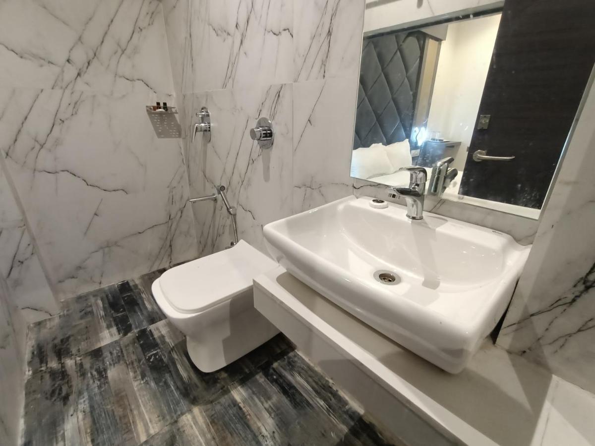 Hotel Classio Andheri - Near Dn Nagar Metro Station Bombaj Zewnętrze zdjęcie