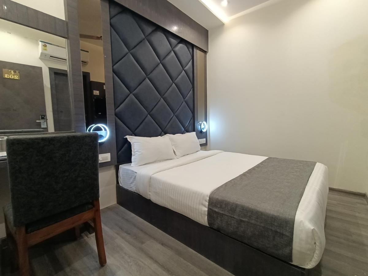 Hotel Classio Andheri - Near Dn Nagar Metro Station Bombaj Zewnętrze zdjęcie